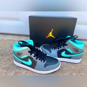 Air Jordan 1 Mid Black/Aurora Green/Smoke Grey U.S M7.5